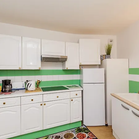 Apartment Near Buttes Chaumont Paris